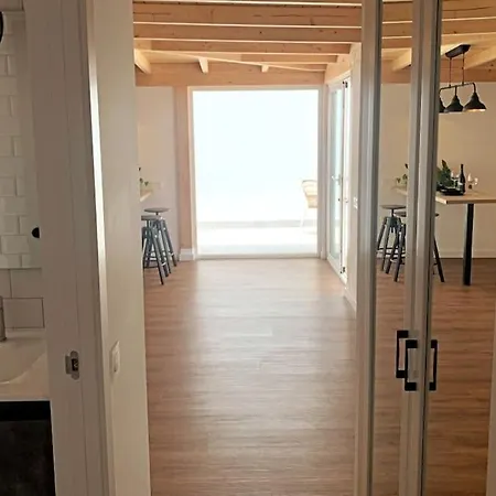Moderna Casa De Invitados Con Terraza Y Piscina Corralejo