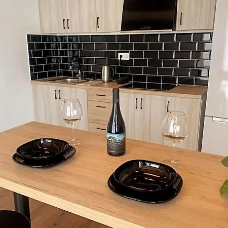Moderna Casa De Invitados Con Terraza Y Piscina Daire *