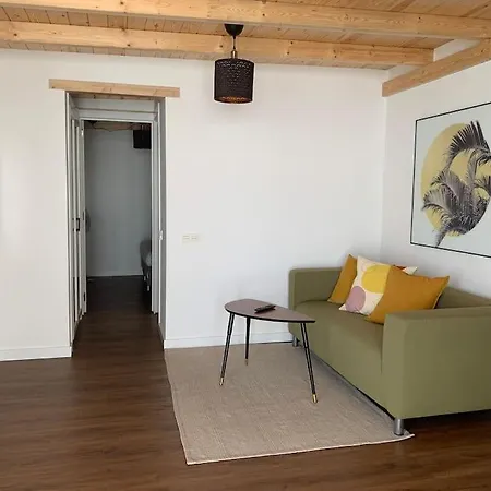 Moderna Casa De Invitados Con Terraza Y Piscina Corralejo